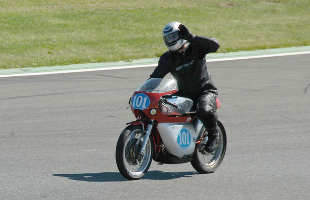 Le VMA à MAGNY COURS - Page 2 100_0610