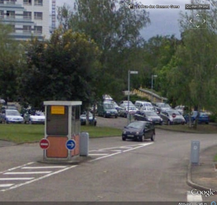 STREET VIEW : un coucou à la Google car  Berlin10