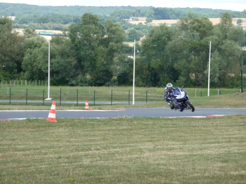 Cr journée FFM du 06.07.2009 piste club magny cours - Page 2 P1030715