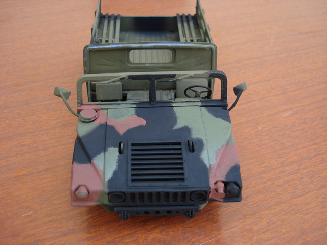 Hummer M998 cargo Dsc03511