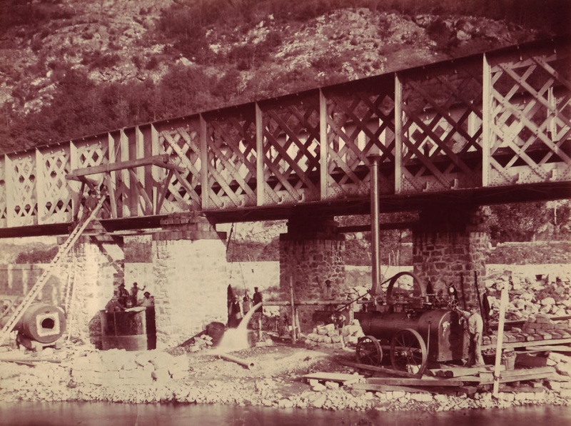 1880: locomobile au travail pour refaire un pont en France. French10