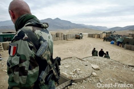 Le soldat du 3e Rima blessé en Afghanistan en cours de transfert vers la France 09110210