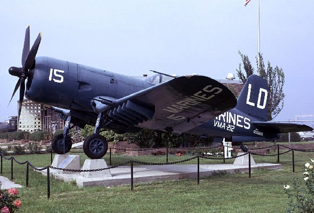 [Les anciens avions de l'aéro] F4 U7 Corsair - Page 15 70410