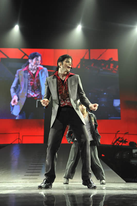 Le Roi de la pop - Michael Jackson - Page 2 Img-2010