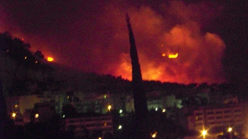 Photos du feu à Marseille. Feu_ma12