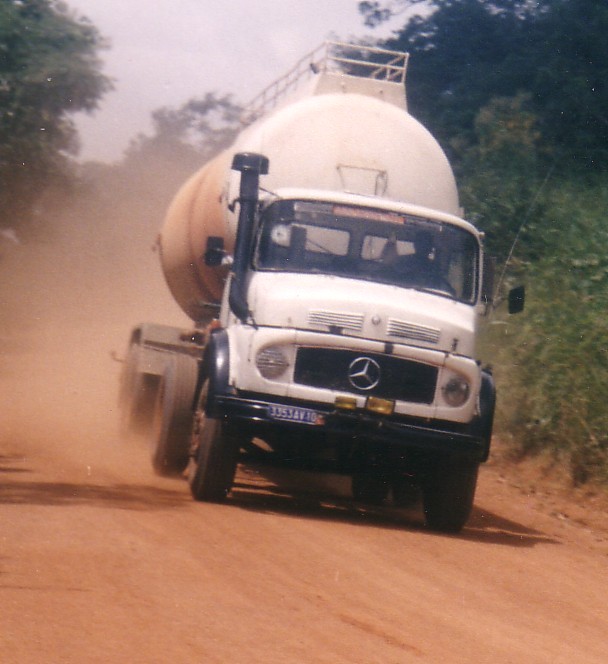 Camions et 4X4 en Afrique. My300810