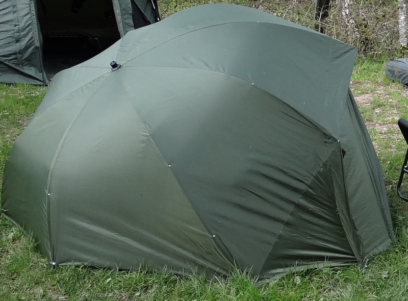 Vends 2 taska sensalite et un Fox - Warrior Oval 60 System Brolly Dsc00612