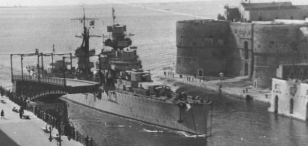 Regia Marina Italian Heavy Cruiser 'Pola' - Page 3 Cadorn11