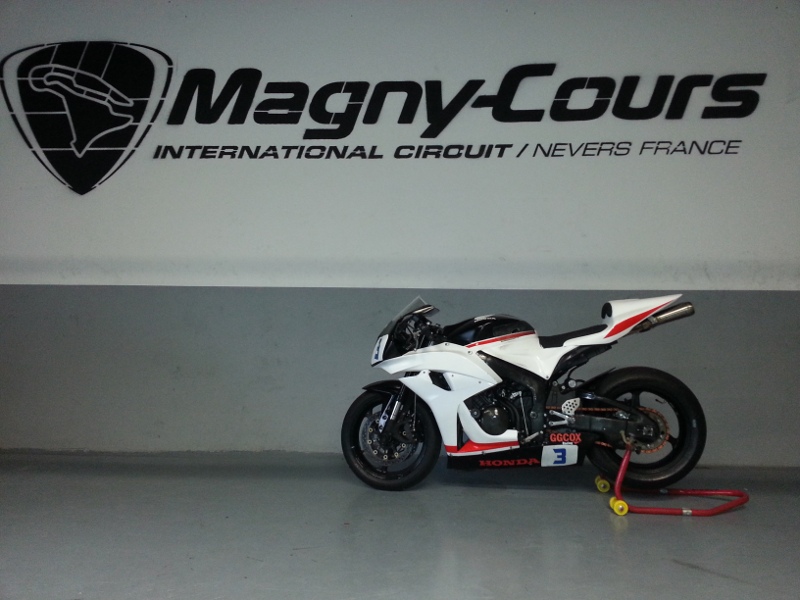 Magny-cours 29/30 Avril - Ambiance Paddock Bike210