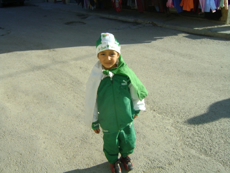 Le plus petit supporter de l'équipe natinale algérienne Dsc03411