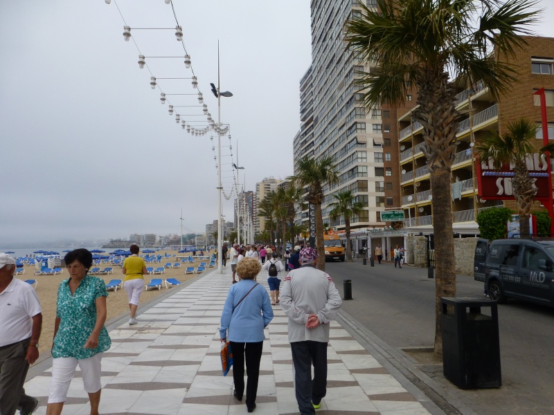 Spain, Costa Blanca, Benidorm, Levante beach walk 25110