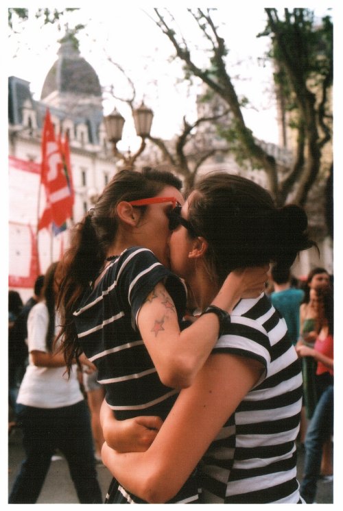 Vos plus belles photos de couples lesbiens - Page 7 31523610