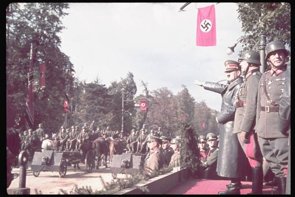 Les voyages de Adolf Hitler Parade10