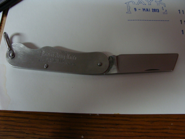 British Army knife  Dsc03219