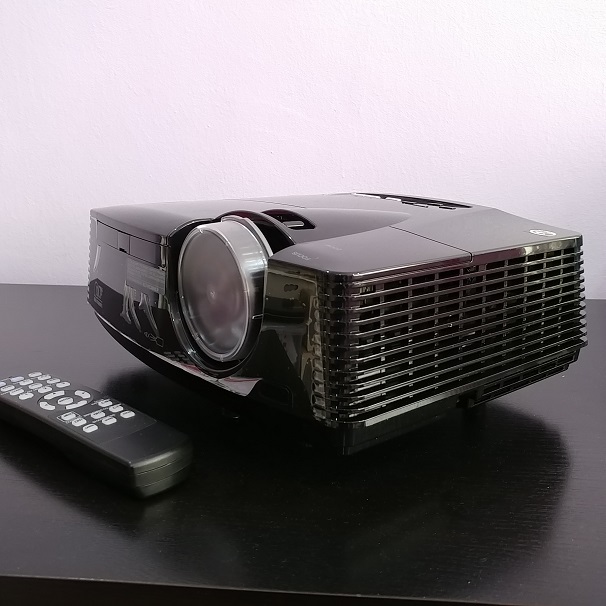 Mitsubishi HC4000 HDMI 300-Inch 1080p Front Projector (Black)