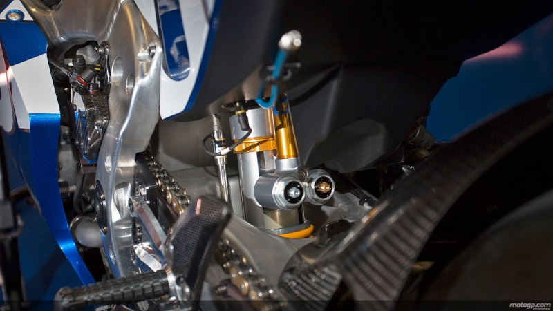 Nueva Suzuki MotoGP para 2015 15_suz10