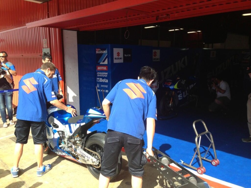 Nueva Suzuki MotoGP para 2015 Bm8syo10