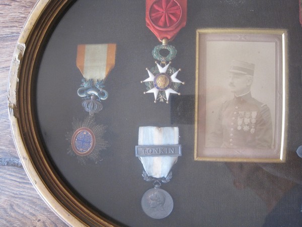 Cadre de médailles d'un colonel de la coloniale Img_5213