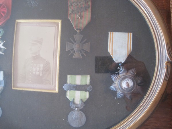 Cadre de médailles d'un colonel de la coloniale Img_5214