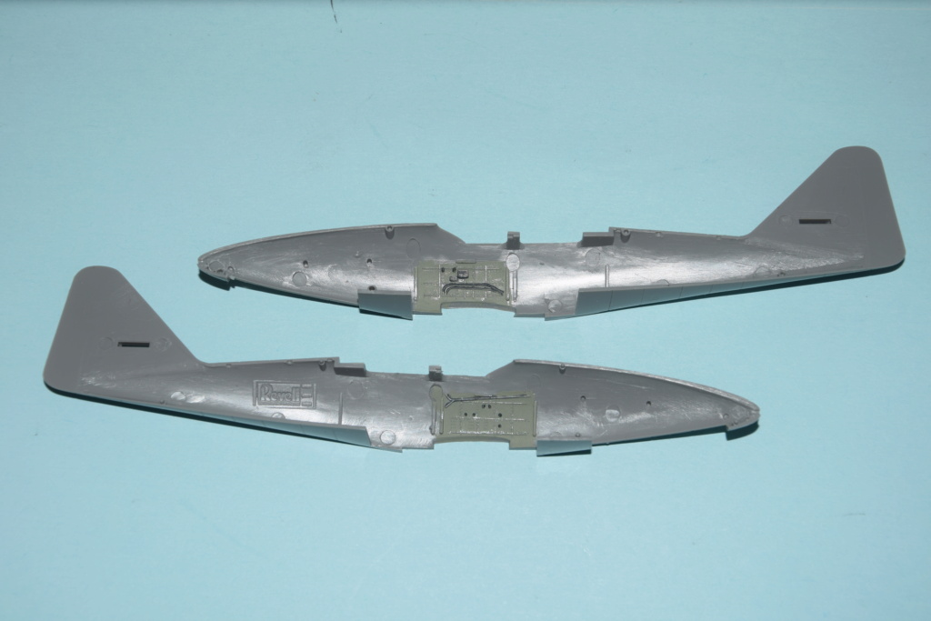 [Revell - Mistercraft] 1/72 - Messerschmitt Me 262B-1a biplace Trainer  (me262) Me-26106