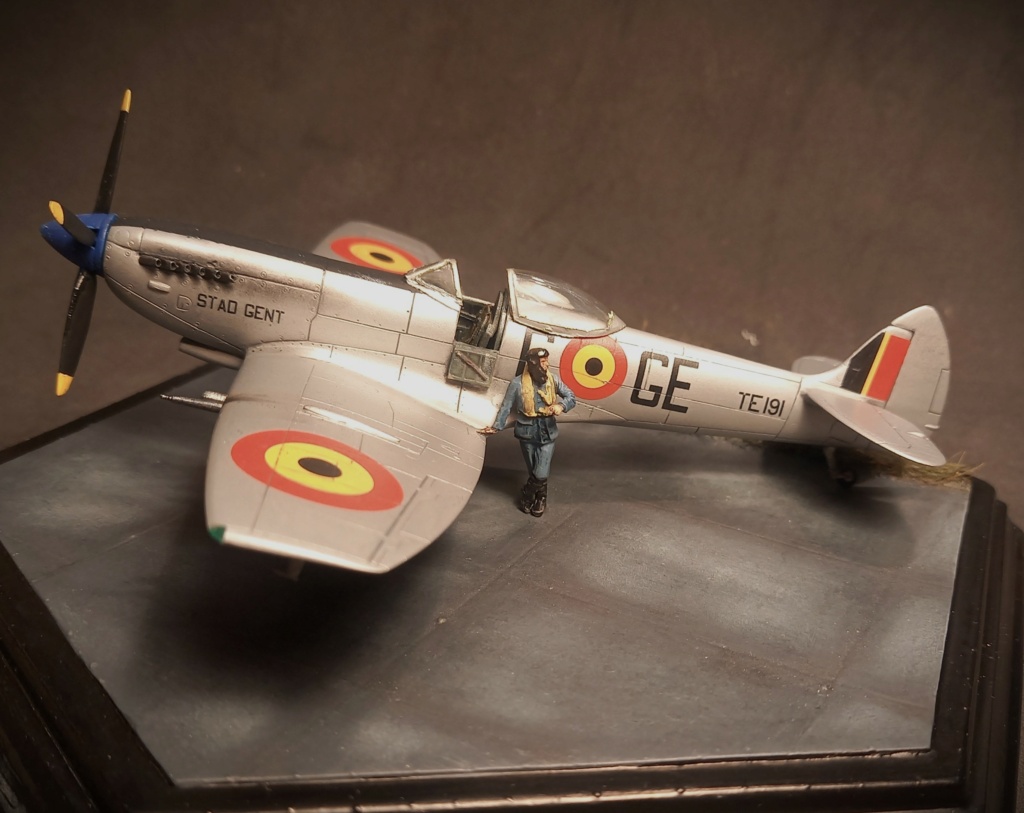 [AZ Models] Supermarine Spitfire mk. XVI 1-260