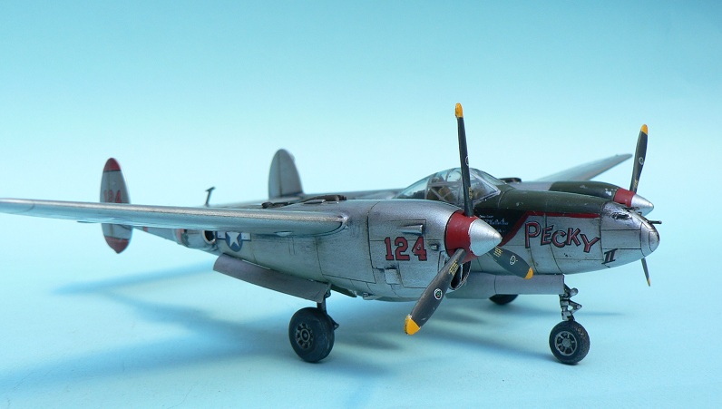 lightnight - [Hobby Boss] Lockheed P-38-L Lightning 1-311