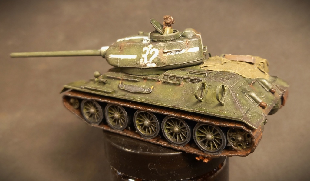 [Revell] T-34/85 1-316