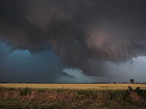 Novo tornado atinge Oklahoma City, nos EUA, e deixa mortos e feridos 2013-010