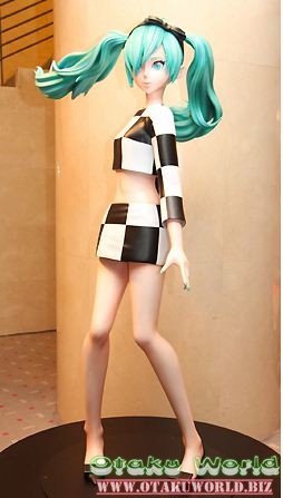 Công bố hình ảnh figure kích thước thật của Miku trong trang phục mới 2104