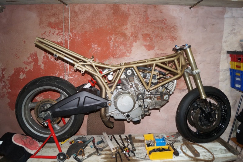 Constrution d'un truc sur base DUCATI SS Dsc00214