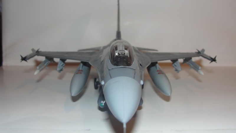 F16C Night Falcon 1/48 terminé, le diorama pour plus tard... 02510