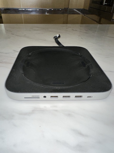 Apple M1 MacMini (16Gb/2Tb) with Satechi Stand & Hub (USED) SOLD 310