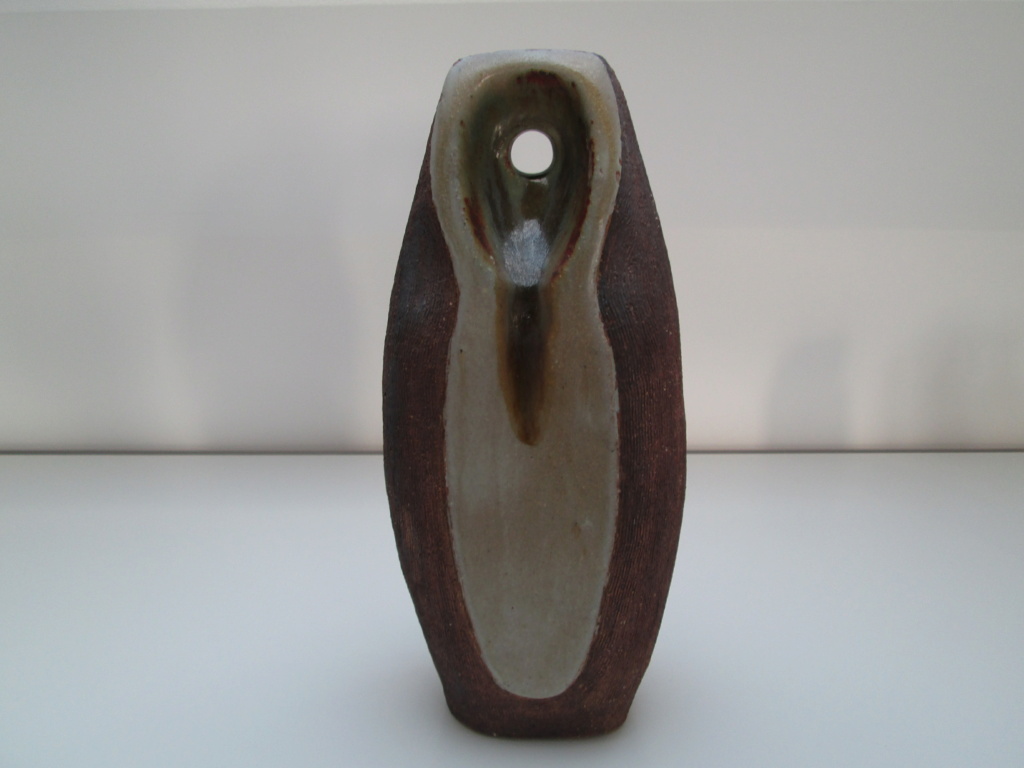 STUDIO POTTERY STONEWARE SCULPTURE HOLES TR RT A BIT LIKE LUCIE RIE MONOGRA Img_5011