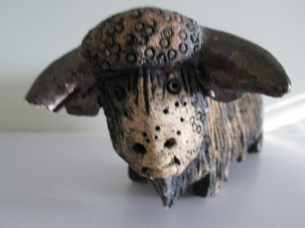 WELSH POTTERY BULL PT mark  Img_5212