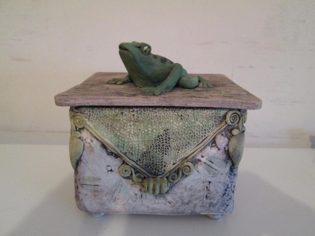 Lidded Pot with Frog signed with name P L - please help id Img_6919