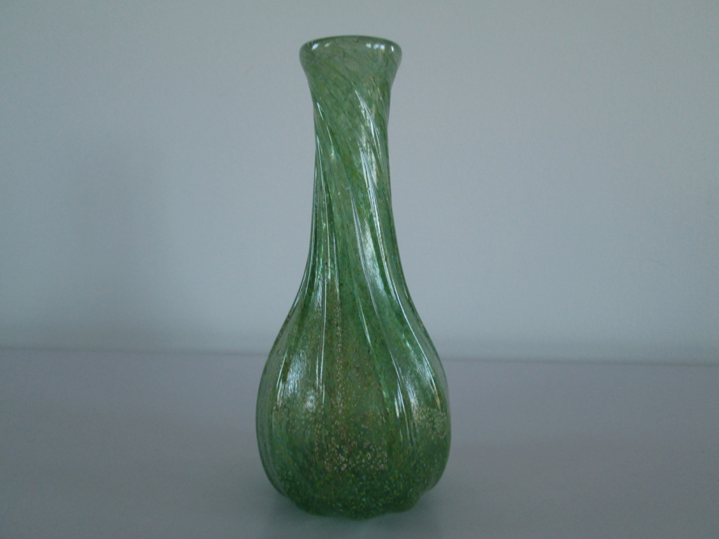 GREEN SODA LIKE MODERN GLASS VASE SIGNED ED EMINE VW 2015?  Img_7110