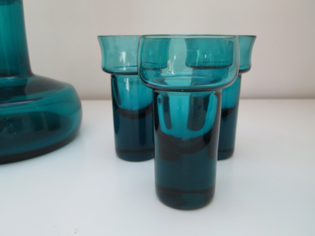 TEAL TURQUOISE GLASS DECANTER & SHOT GLASSES MCM SCANDINAVIAN? Img_7212