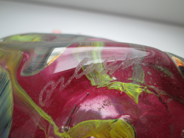 Studio Art Purple Glass Vase with Iridescent Trails Signed ANLUGLA ONLAGULA Img_9313