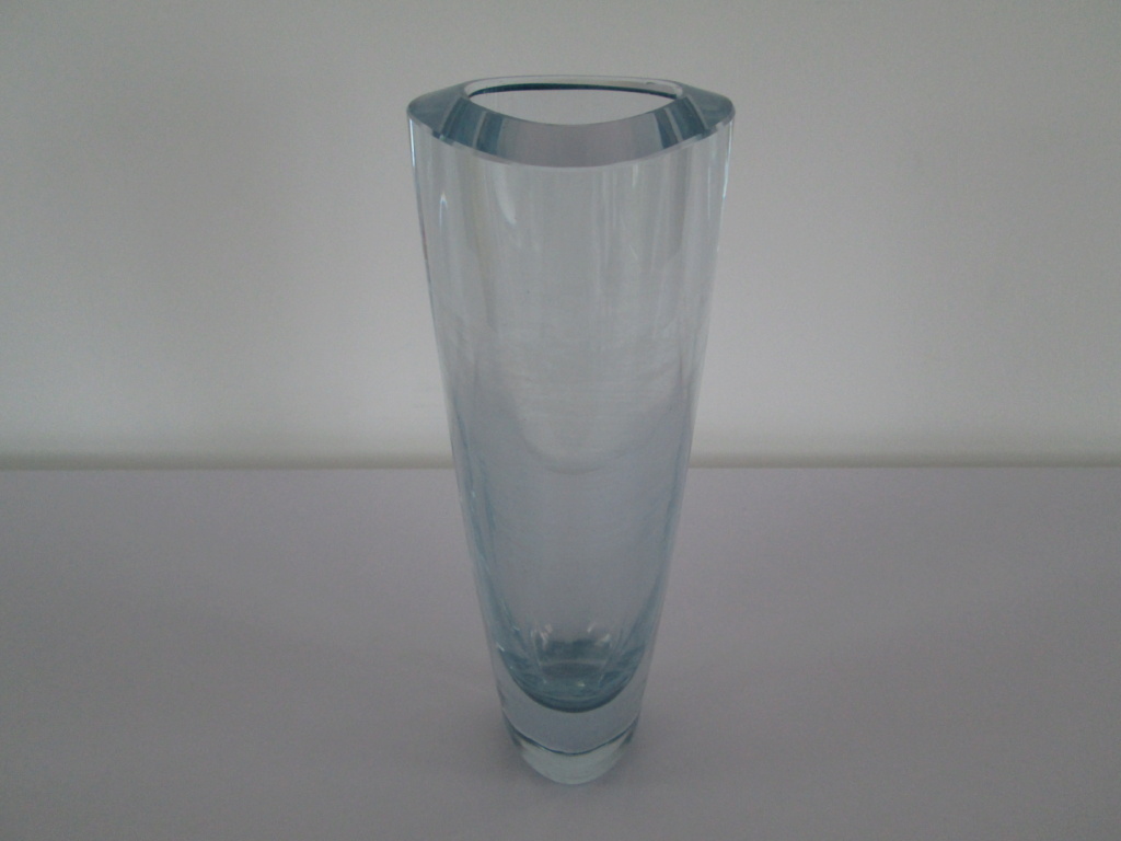 SCANDINAVIAN ART GLASS VASE SIGNED - Stromberg   Img_9612