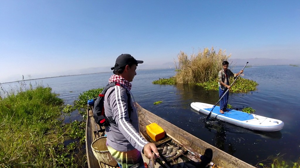 Session SUP avec les pêcheurs du lac Inle de Birmanie Vlcsna25