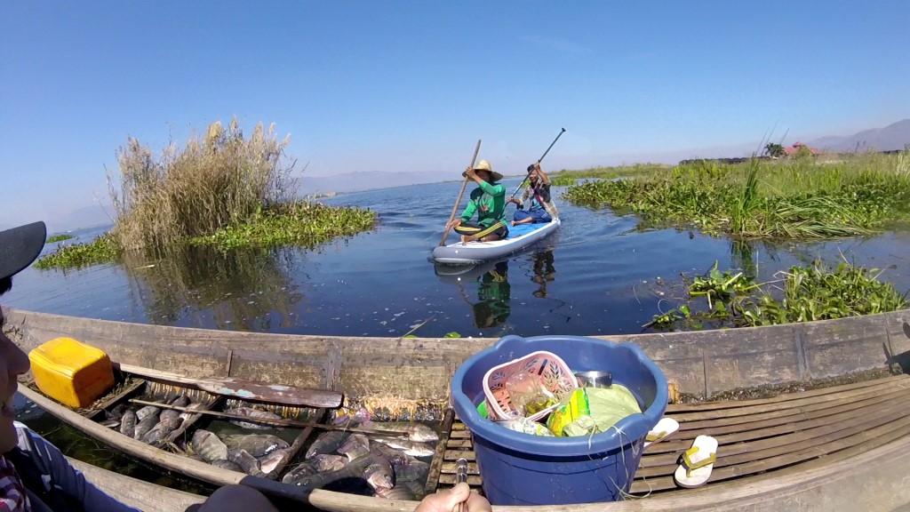 Session SUP avec les pêcheurs du lac Inle de Birmanie Vlcsna26