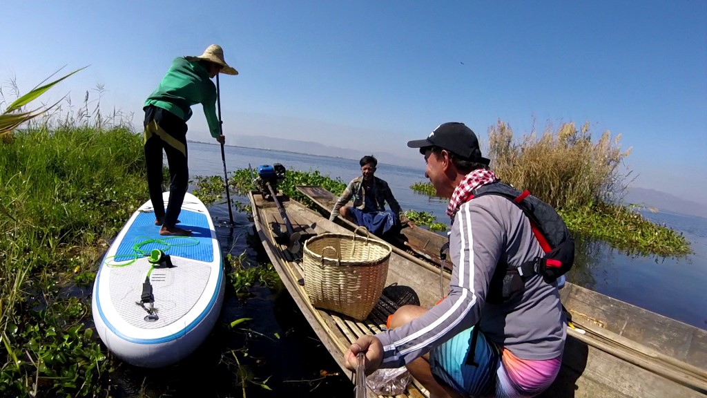 Session SUP avec les pêcheurs du lac Inle de Birmanie Vlcsna27