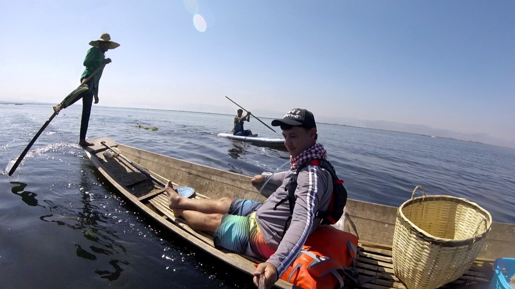 Session SUP avec les pêcheurs du lac Inle de Birmanie Vlcsna28