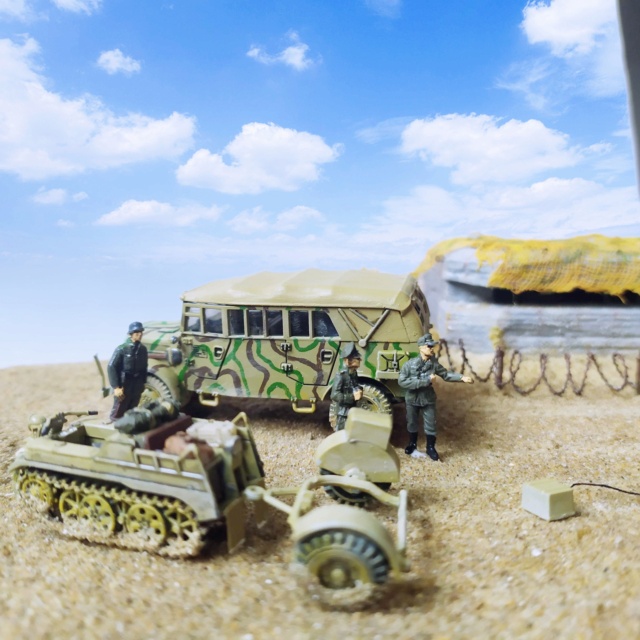 Diorama : présentation du Goliath . Steyr 1800 , kettenkrad et goliath  -- 1/72 Goliat13