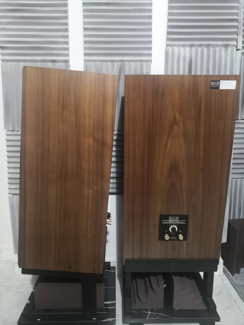 KLH Audio Model Five Speaker Klh_au12