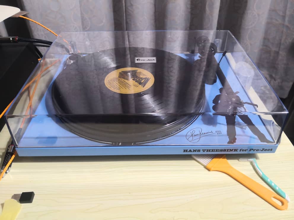 Pro-Ject Essential III - Hans Theessink Turntable Pro-je10