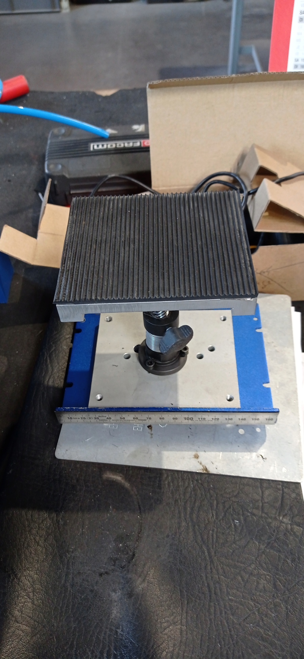 Fabrication d'un support d entretien ou réparation de scale et crawler Img_2060