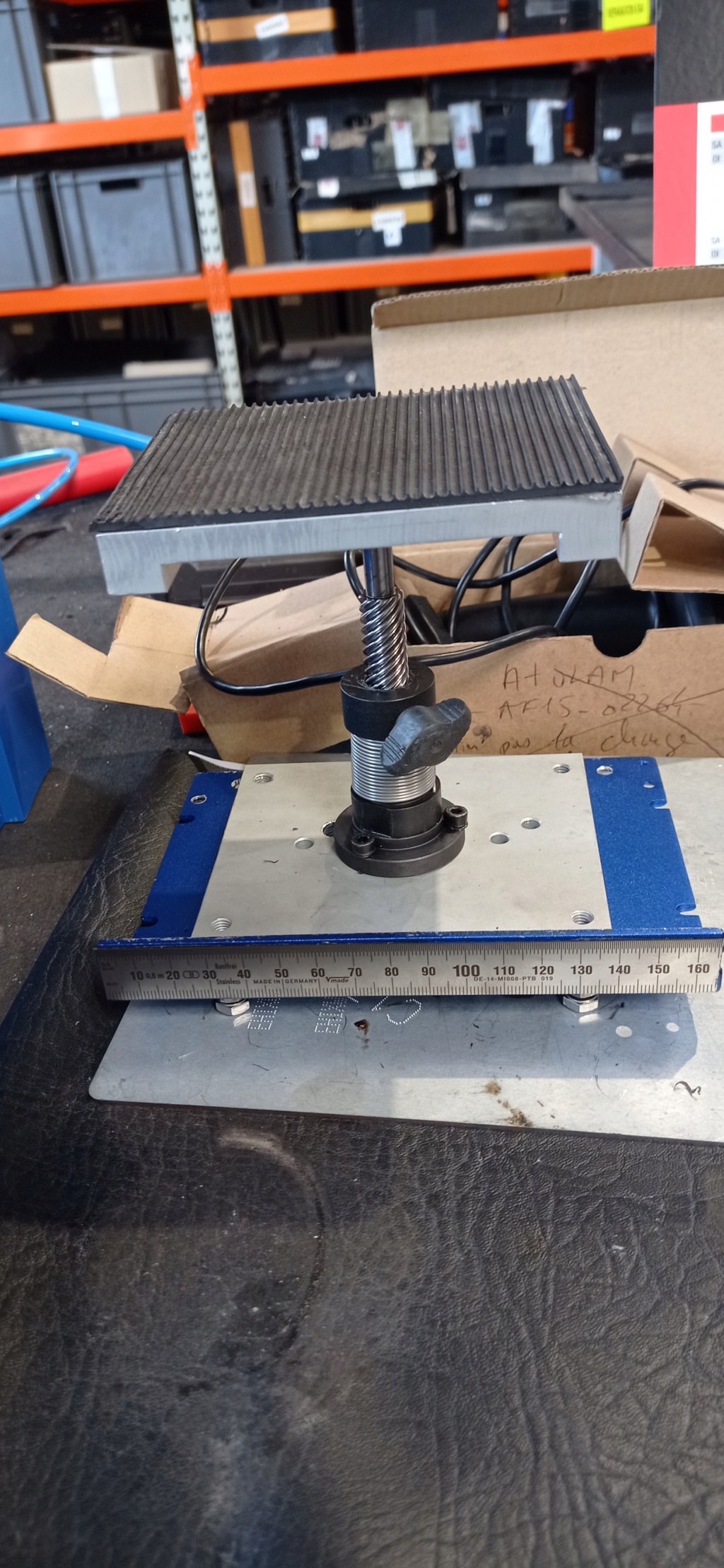 Fabrication d'un support d entretien ou réparation de scale et crawler Img_2061