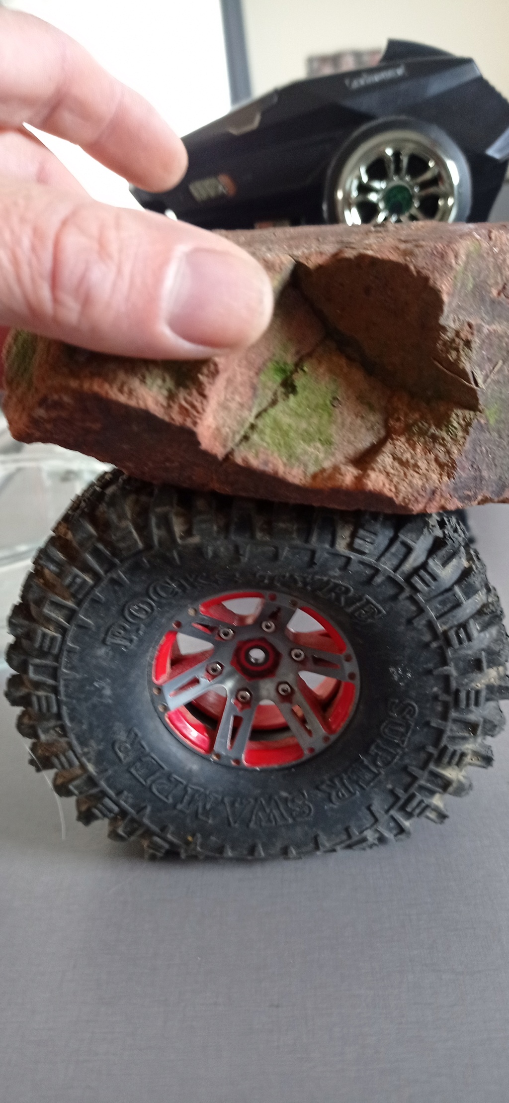 Remplacement des mousses des pneus  Img_2104