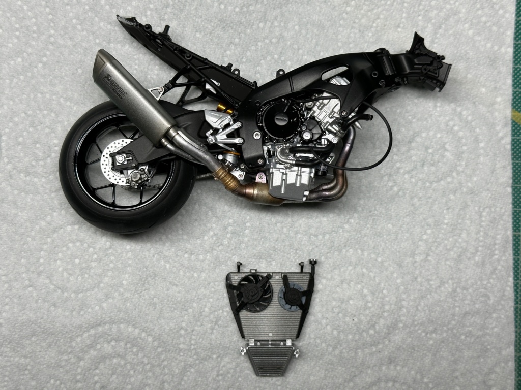1/12  Honda CBR 1000 RR Fireblade 30th Tamiya - Page 4 Img_0486